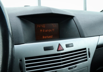 Подержанный автомобиль Opel Astra Hatchback 2012 года (12 фото)