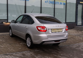 Подержанный автомобиль LADA (ВАЗ) Granta Liftback 2023 года (3 фото)