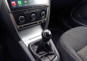 Подержанный автомобиль Skoda Octavia Liftback 2011 года (10 фото)