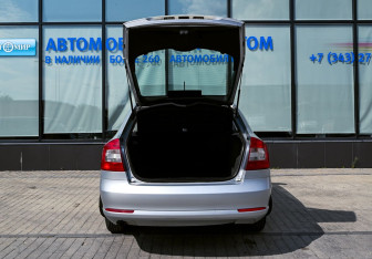 Подержанный автомобиль Skoda Octavia Liftback 2012 года (18 фото)