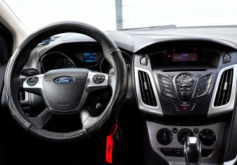 Подержанный автомобиль Ford Focus Wagon 2012 года (18 фото)