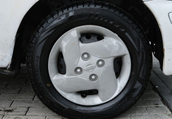 Подержанный автомобиль Nissan March Hatchback 2001 года (20 фото)