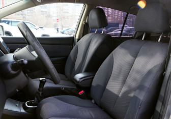 Подержанный автомобиль Nissan Tiida Hatchback 2008 года (9 фото)