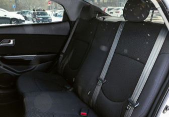 Подержанный автомобиль Kia Rio Sedan 2012 года (17 фото)