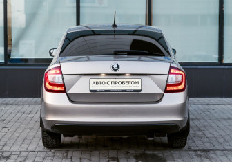 Подержанный автомобиль Skoda Rapid Liftback 2019 года (4 фото)