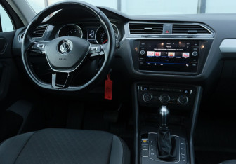 Подержанный автомобиль Volkswagen Tiguan 2018 года (10 фото)