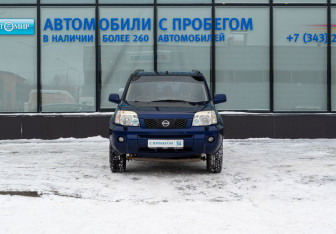 Подержанный автомобиль Nissan X-Trail 2005 года (8 фото)