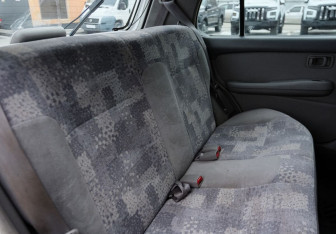 Подержанный автомобиль Nissan March Hatchback 2001 года (18 фото)