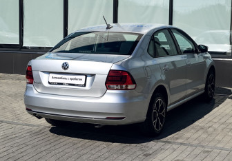 Подержанный автомобиль Volkswagen Polo Sedan 2017 года (5 фото)