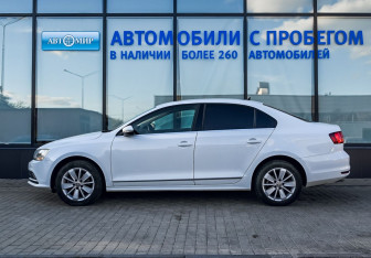 Подержанный автомобиль Volkswagen Jetta Sedan 2016 года (2 фото)
