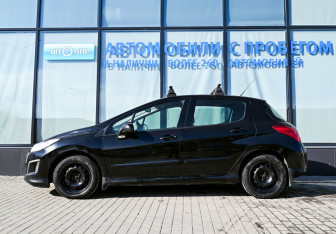 Подержанный автомобиль Peugeot 308 Hatchback 2011 года (2 фото)