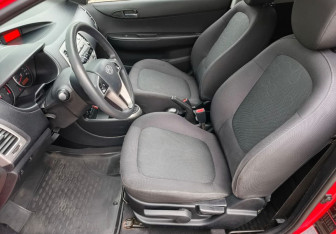 Подержанный автомобиль Hyundai i20 2009 года (15 фото)