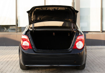 Подержанный автомобиль Chevrolet Aveo Sedan 2013 года (18 фото)