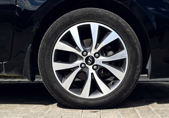 Подержанный автомобиль Hyundai Solaris Sedan 2013 года (23 фото)