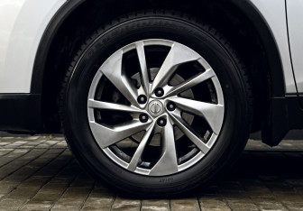 Подержанный автомобиль Nissan X-Trail 2016 года (22 фото)