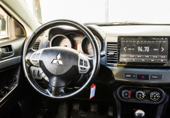 Подержанный автомобиль Mitsubishi Lancer Sedan 2008 года (11 фото)