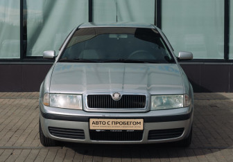 Подержанный автомобиль Skoda Octavia Liftback 2010 года (8 фото)