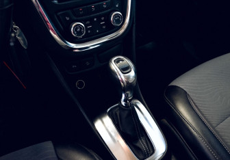 Подержанный автомобиль Opel Mokka 2013 года (10 фото)