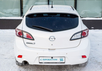 Подержанный автомобиль Mazda 3 Hatchback 2012 года (4 фото)