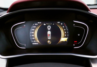 Подержанный автомобиль Geely Coolray 2023 года (11 фото)