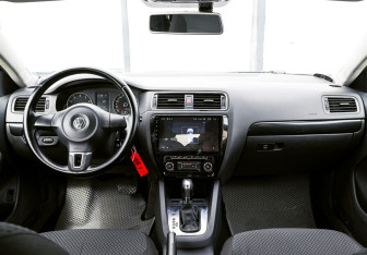 Подержанный автомобиль Volkswagen Jetta Sedan 2012 года (16 фото)