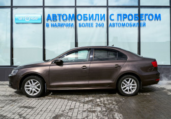 Подержанный автомобиль Volkswagen Jetta Sedan 2012 года (2 фото)