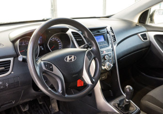 Подержанный автомобиль Hyundai i30 Hatchback 2013 года (10 фото)