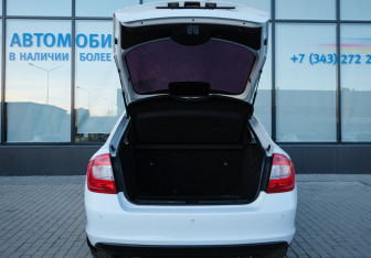 Подержанный автомобиль Skoda Rapid Liftback 2016 года (20 фото)