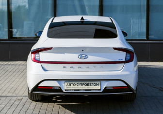 Подержанный автомобиль Hyundai Sonata 2023 года (4 фото)