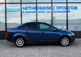 Подержанный автомобиль Ford Focus Sedan 2006 года (6 фото)