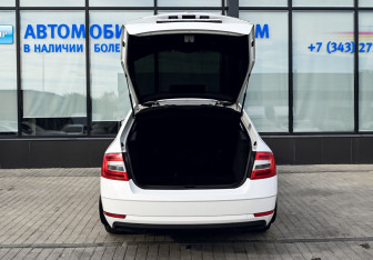 Подержанный автомобиль Skoda Octavia Liftback 2020 года (17 фото)