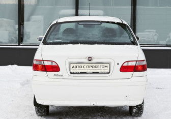 Подержанный автомобиль Fiat Albea 2011 года (4 фото)
