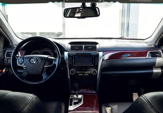 Подержанный автомобиль Toyota Camry Sedan 2013 года (18 фото)