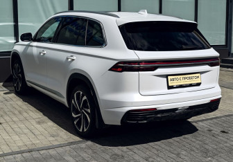 Подержанный автомобиль Geely Monjaro 2023 года (3 фото)