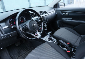 Подержанный автомобиль Kia Rio Sedan 2017 года (9 фото)