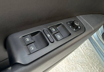 Подержанный автомобиль Skoda Superb Liftback 2012 года (16 фото)