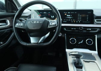 Подержанный автомобиль Exeed VX 2022 года (10 фото)