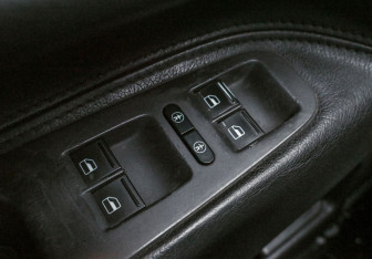 Подержанный автомобиль Volkswagen Touareg 2006 года (16 фото)