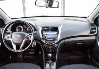 Подержанный автомобиль Hyundai Solaris Sedan 2011 года (12 фото)