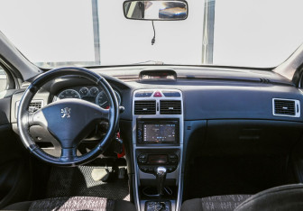 Подержанный автомобиль Peugeot 307 Hatchback 2001 года (16 фото)