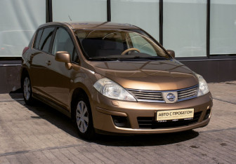 Подержанный автомобиль Nissan Tiida Hatchback 2007 года (7 фото)