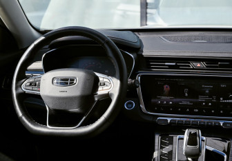 Подержанный автомобиль Geely Atlas Pro 2022 года (18 фото)
