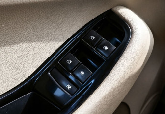 Подержанный автомобиль Chevrolet Orlando 2013 года (21 фото)