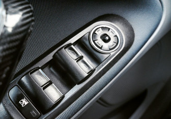 Подержанный автомобиль Ford S-MAX 2008 года (17 фото)