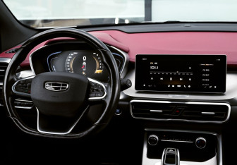 Подержанный автомобиль Geely Coolray 2022 года (21 фото)