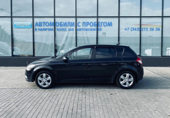 Подержанный автомобиль Kia Ceed Hatchback 2012 года (2 фото)