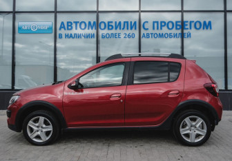 Подержанный автомобиль Renault Sandero 2017 года (2 фото)