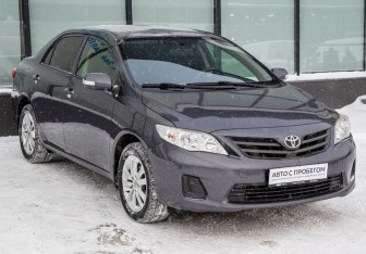 Подержанный автомобиль Toyota Corolla Sedan 2012 года (7 фото)