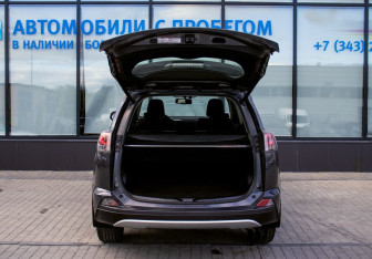 Подержанный автомобиль Toyota RAV4 2016 года (21 фото)