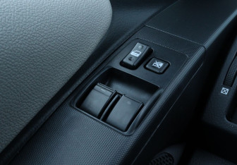 Подержанный автомобиль Toyota Corolla Verso 2006 года (11 фото)